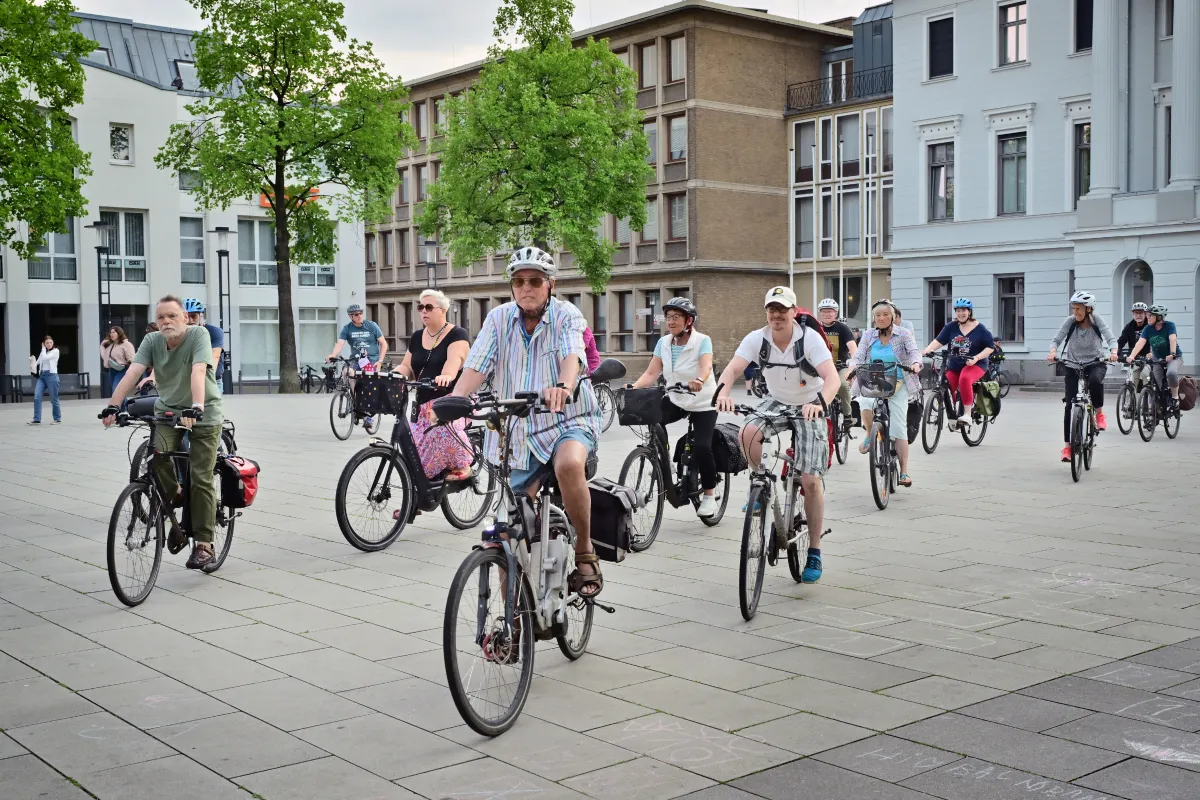 Start des Stadtradelns im Jahr 2025 vor dem Rathaus