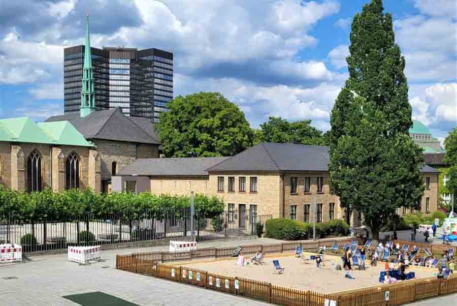 XXL-Citysandkasten auf dem Burgplatz