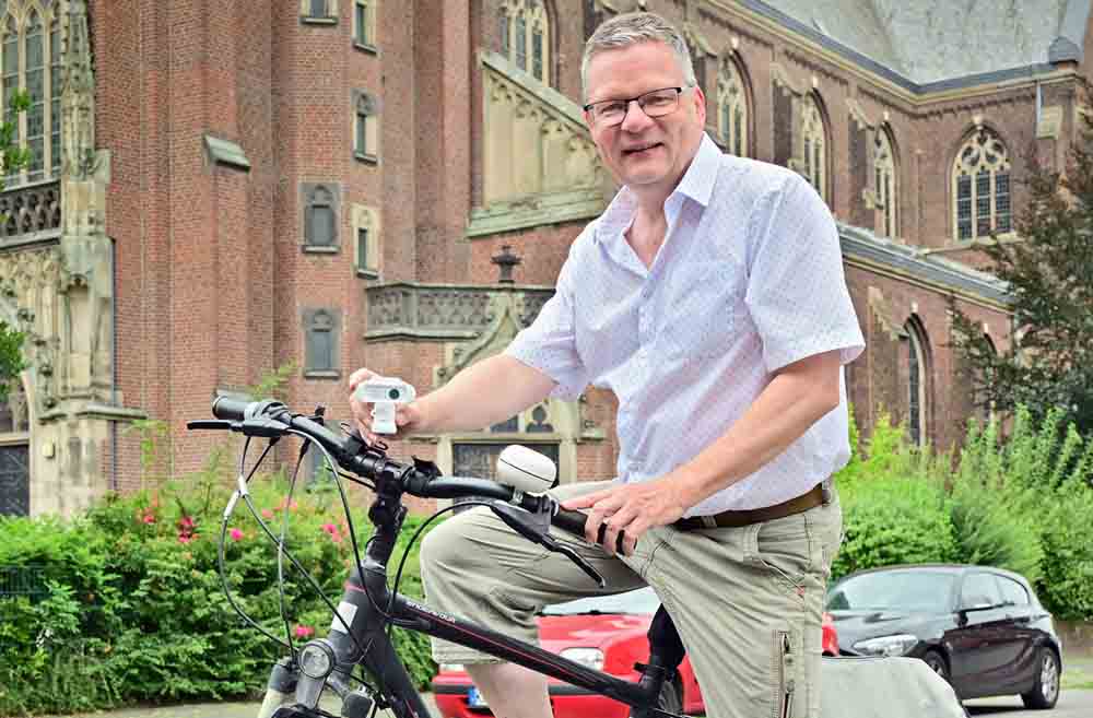 Krefelder Bürger messen Temperatur auf dem Fahrrad