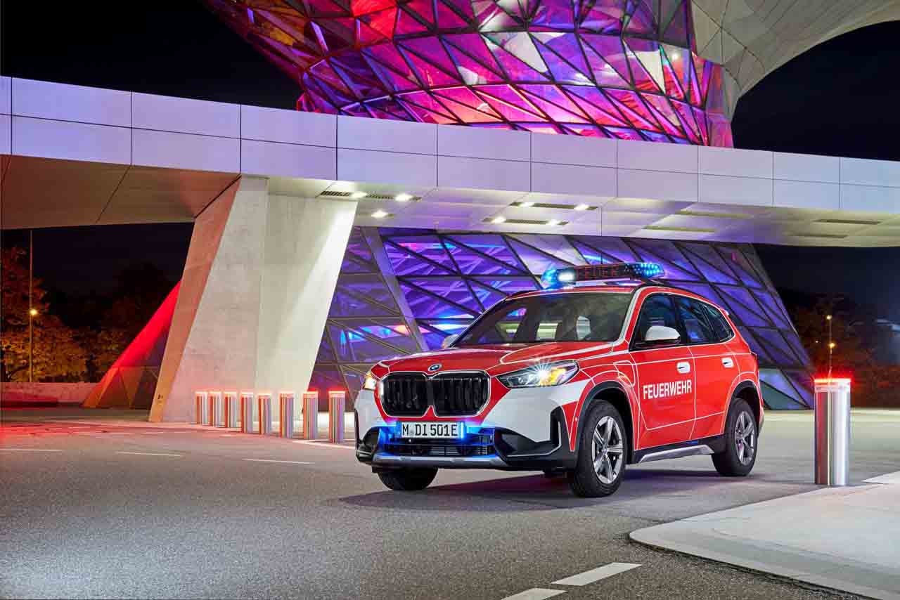 BMW X1 mit Feuerwehr-Beklebung