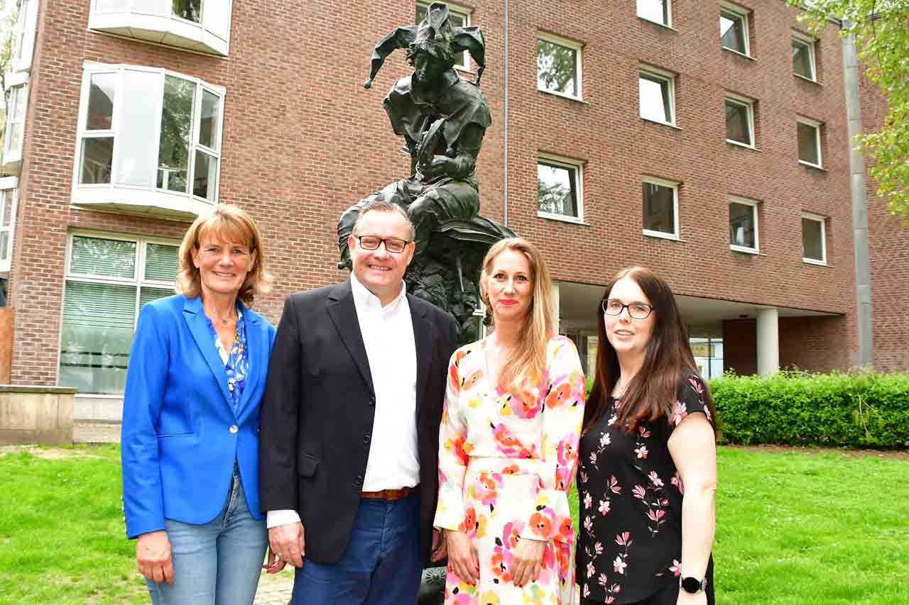 Prinzenpaar überreicht Spenden