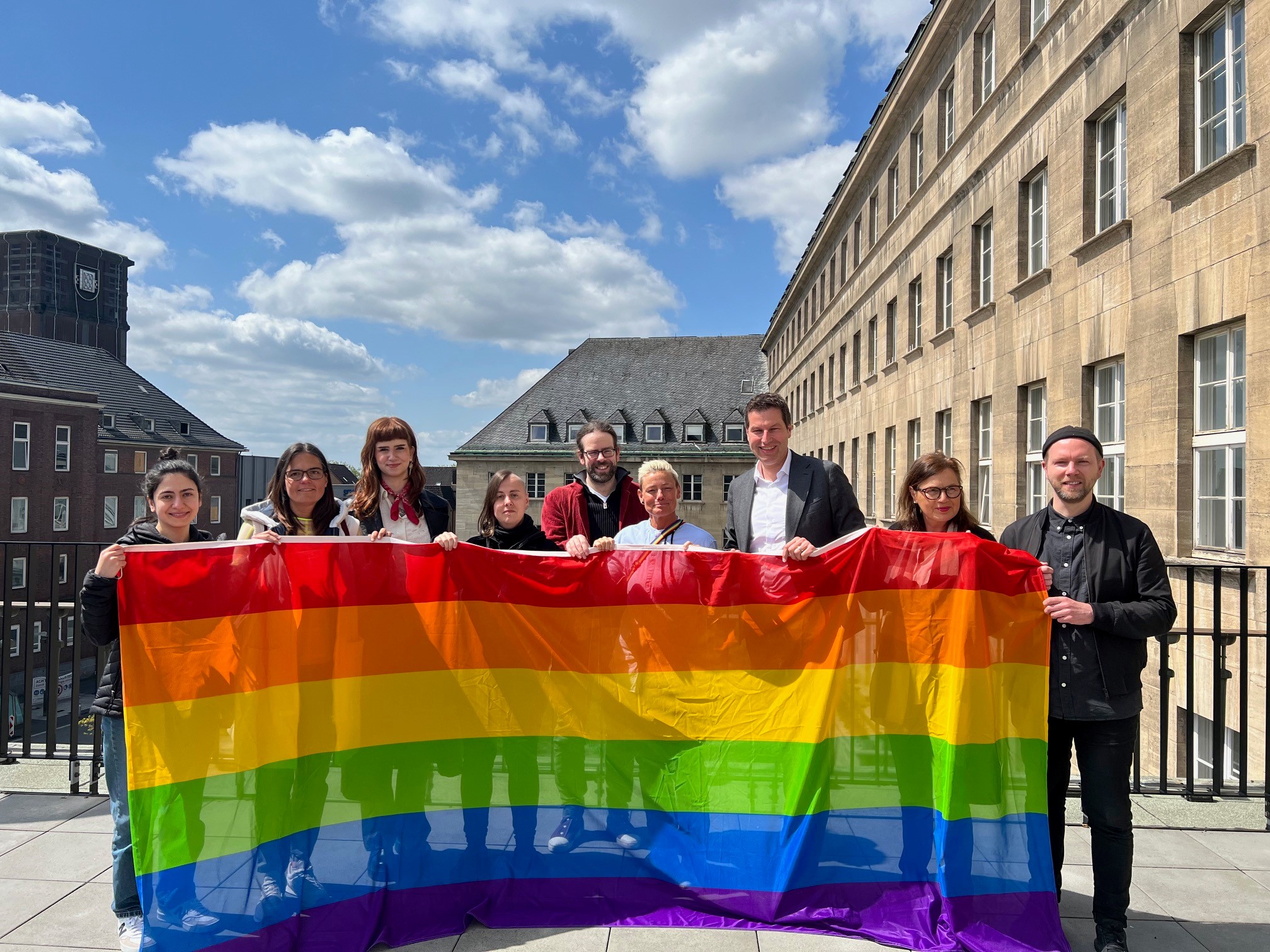 Stadt Bochum zeigt Flagge zum 19. Tag gegen Homophobie