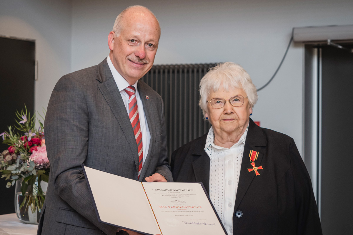 Hanna Peters erhält Bundesverdienstkreuz