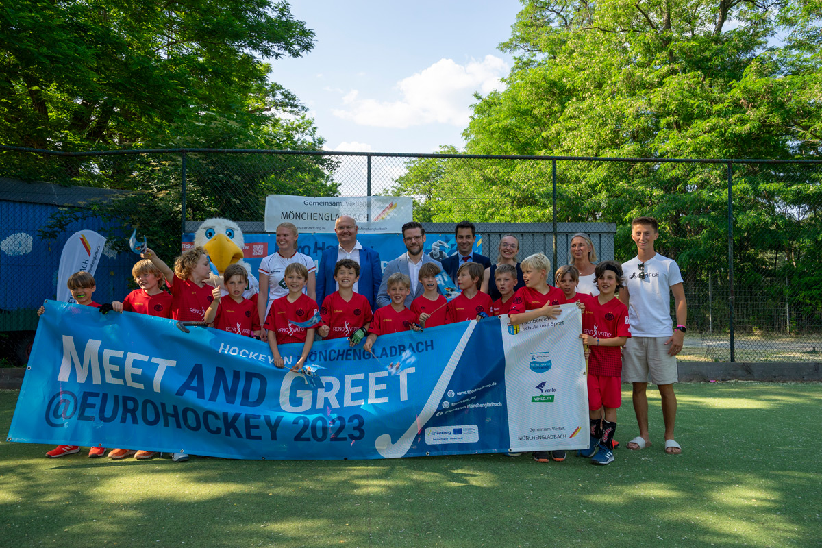 Mönchengladbacher Kids trainieren wie die Hockey-Profis