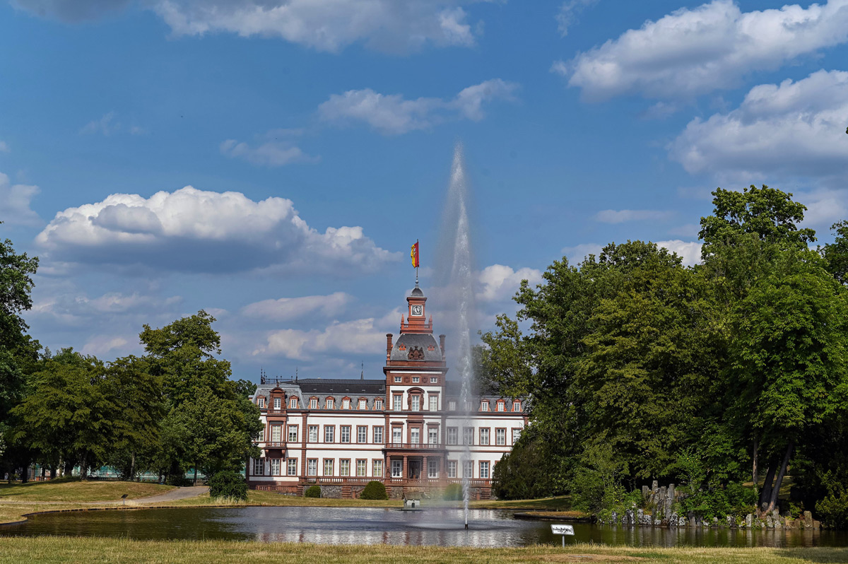 Wasser sprudelt wieder am Schloss Hanau