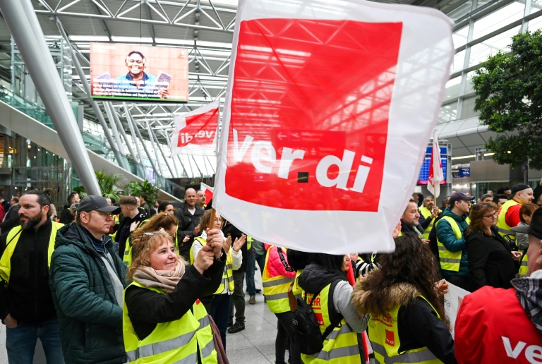 Tarifstreit im Einzelhandel: Verdi droht mit Störungen im Weihnachtsgeschäft