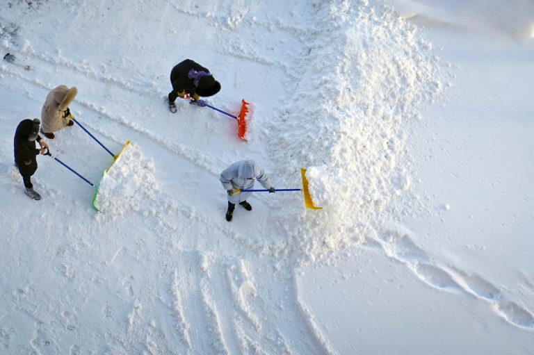 Hexenschuss durch Schneeschippen: Orthopäden raten zu rückenschonender Haltung