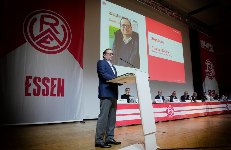 Oberbürgermeister Thomas Kufen bei der Außerordentlichen Jahreshauptversammlung von Rot-Weiss-Essen