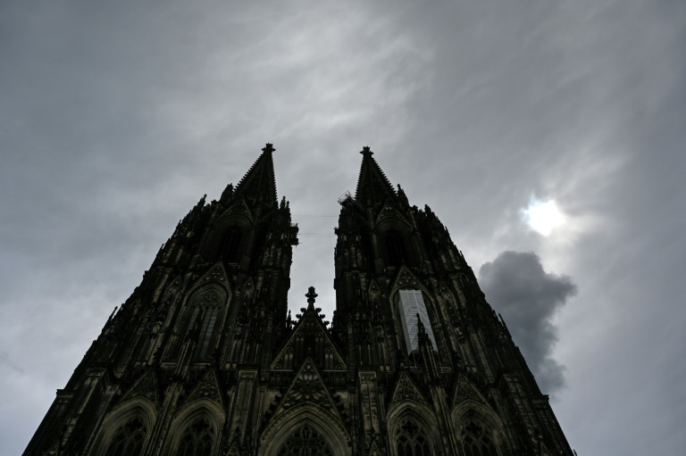 Polizei durchsucht Kölner Dom aufgrund von "Gefahrenhinweis" mit Spürhunden