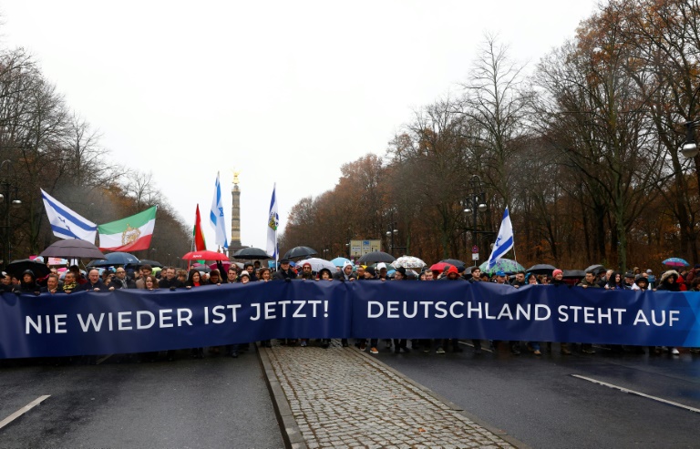 Mehrere tausend Menschen bei Demonstration gegen Antisemitismus in Berlin