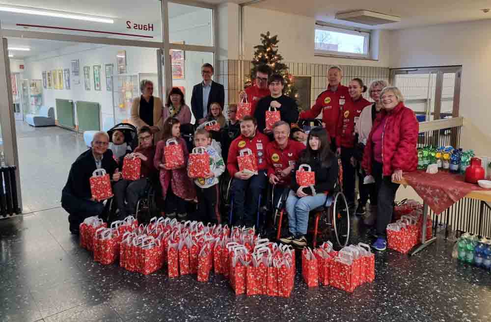 Borussia Düsseldorf verschenkt Weihnachtstüten