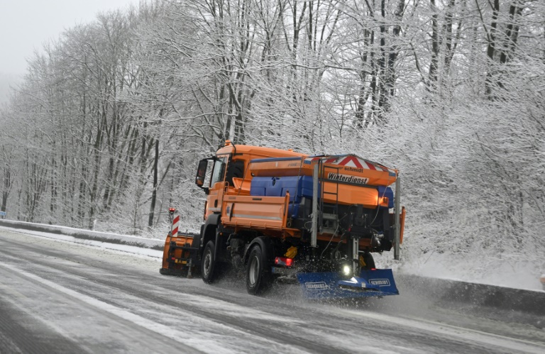 Zahlreiche Unfälle durch gefrierenden Regen und Glatteis in Teilen Deutschlands