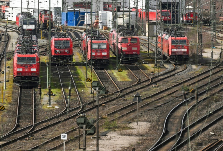 Arbeiter in Rheinland-Pfalz von Zug erfasst - 39-Jähriger stirbt