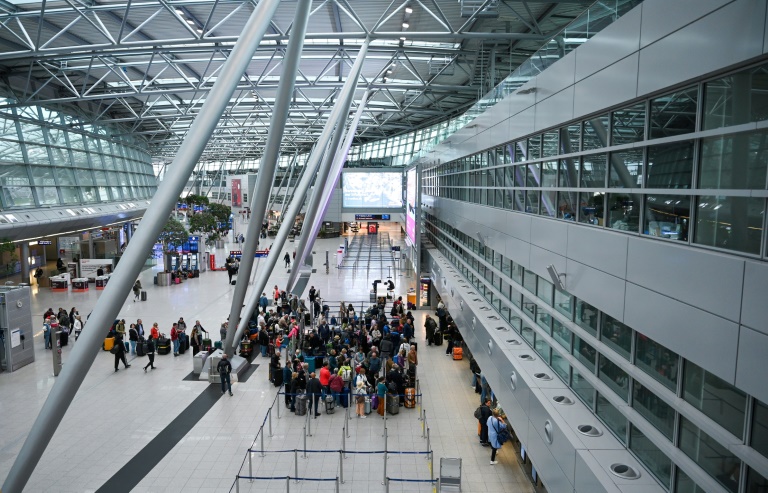 EuGH: Pauschale Entschädigung für Flugverspätung nur bei Auftauchen am Flughafen