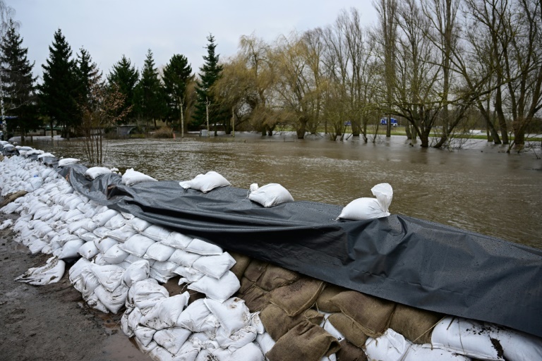 Trockenes und frostiges Wetter: Hoffnung auf Entspannung in Hochwassergebieten