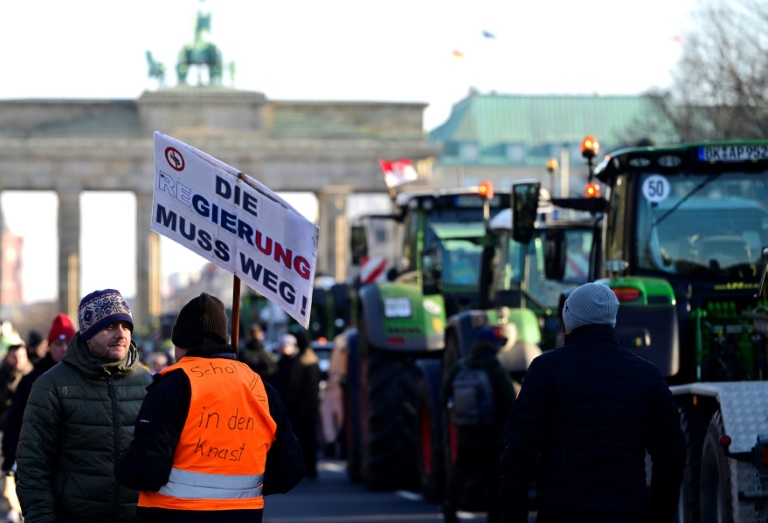 Polizei: "Weit über 5000 Fahrzeuge" bei Bauerndemo in Berlin