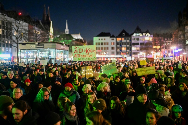 Rund 90 Demos gegen rechts am Wochenende - 50.000 Menschen in Hamburg auf der Straße