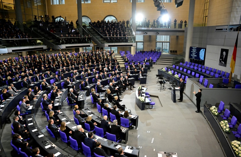 Führende Unternehmen fordern Schulterschluss von Regierung und Opposition