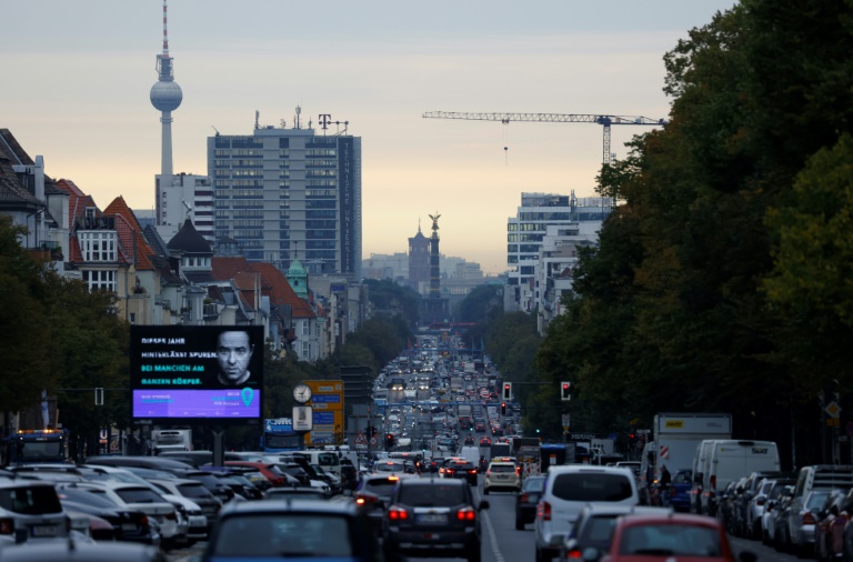 Fußgänger mit Verkehrssituation in Städten am zufriedensten - Autofahrer kritisch