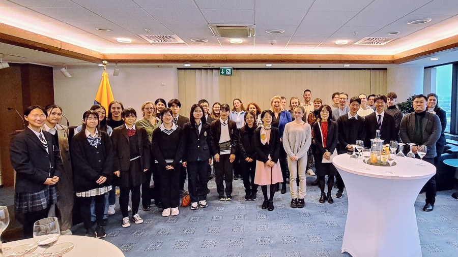 Besuch einer japanischen Schülergruppe im Essener Rathaus