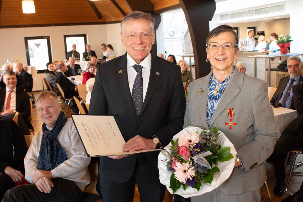 Bundesverdienstkreuz für Ingrid Schäfer aus Neuss