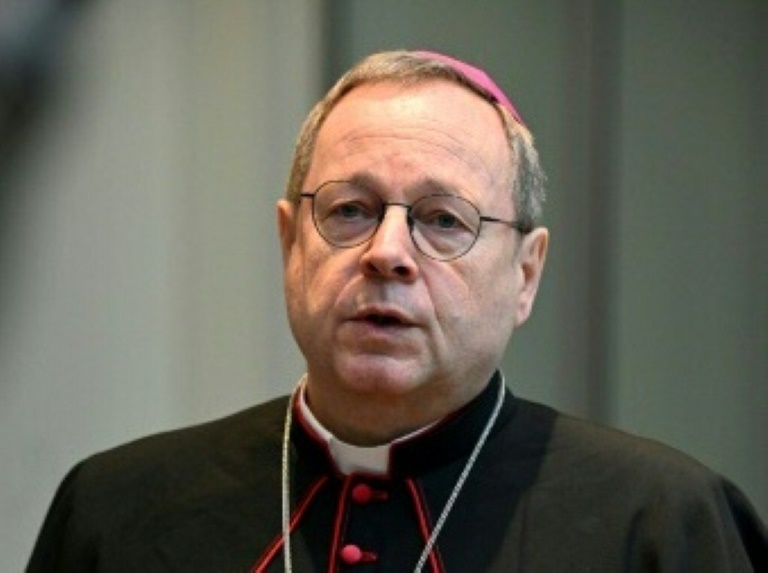 Katholische Bischöfe beraten über Zukunft von Demokratie und Studie zu Kirche