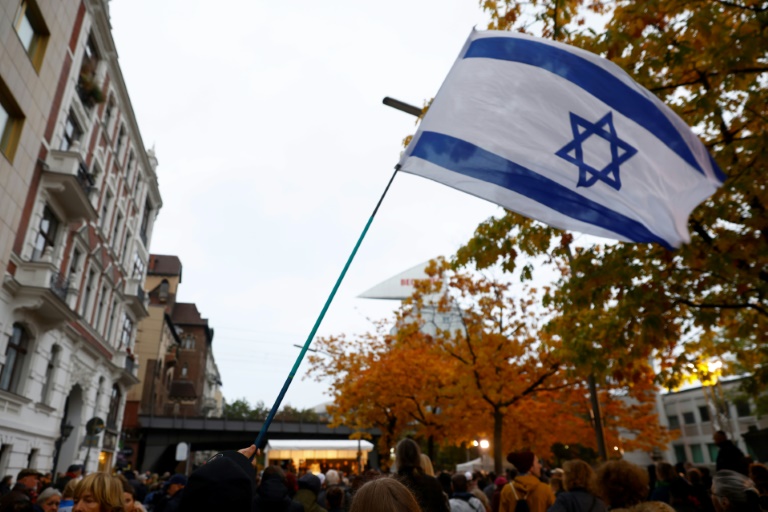 Staatsschutz ermitteln nach Angriff auf 41-Jährigen mit Israel-Fahnen in Berlin