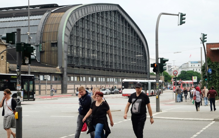 Polizei räumt ICE in Hamburg wegen herrenlosen Pakets und findet Empfänger