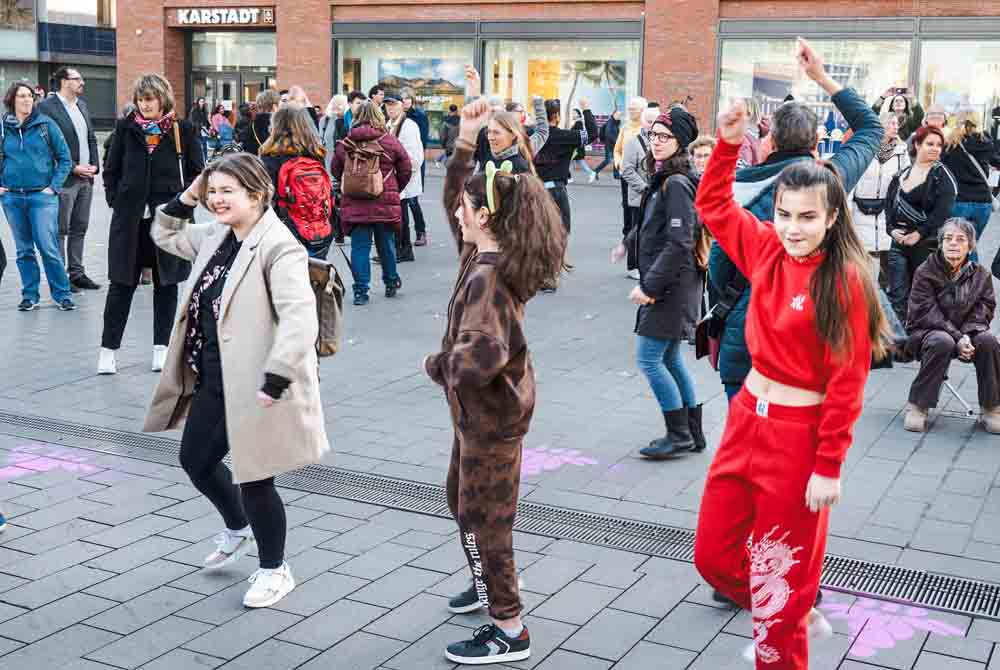Duisburg: Tanzdemo gegen Gewalt an Frauen und Mädchen