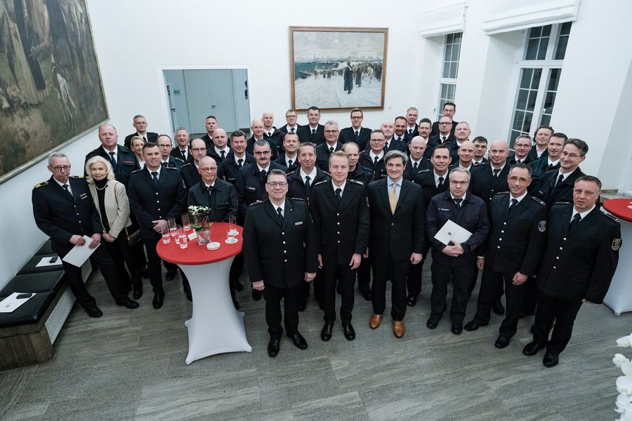 Düsseldorfer Feuerwehrleute im Rathaus ausgezeichnet