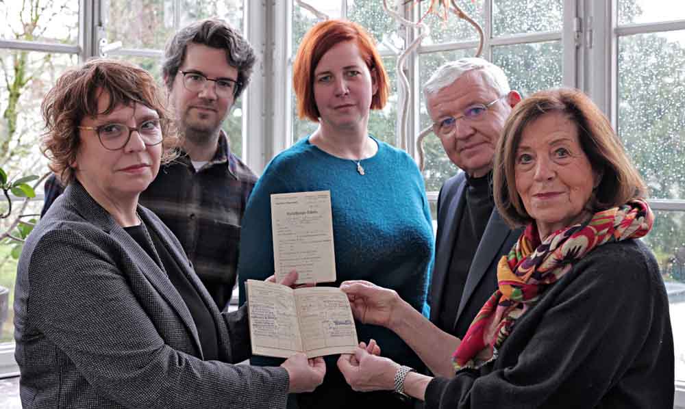 Krefelder Nachfahren erhalten Dokumente von NS-Opfer