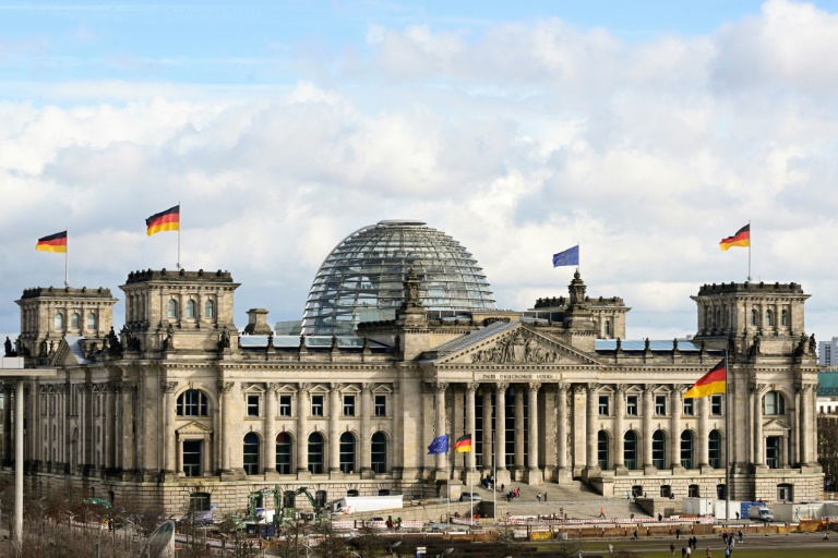 AfD will juristisch gegen Ausschluss aus FC Bundestag vorgehen