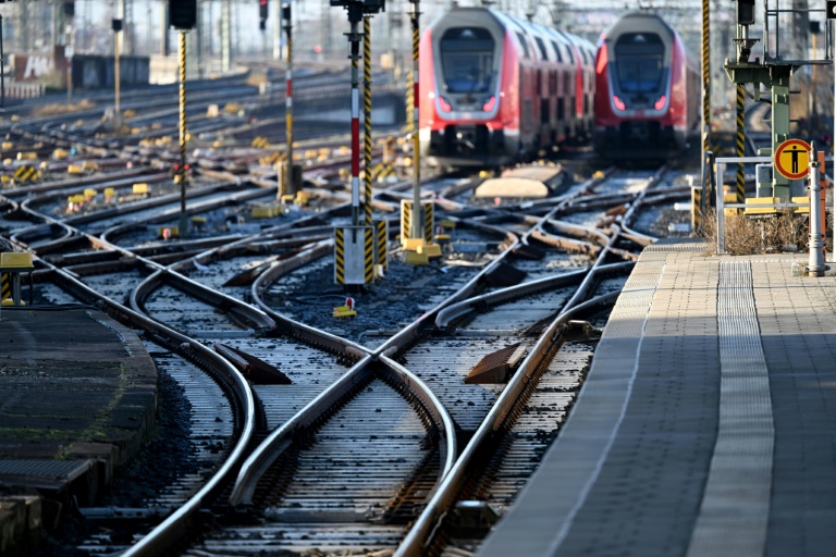 Bahn und GDL wollen über Tarifeinigung informieren