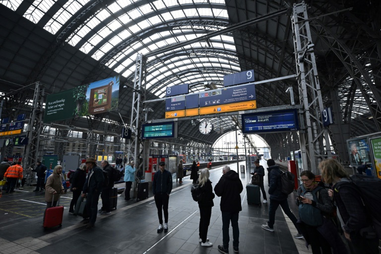 Lokführergewerkschaft GDL und Deutsche Bahn einigen sich in Tarifkonflikt