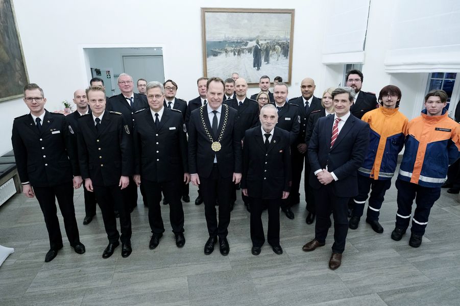 Ehrenamtliche Feuerwehrleute in Düsseldorf ausgezeichnet