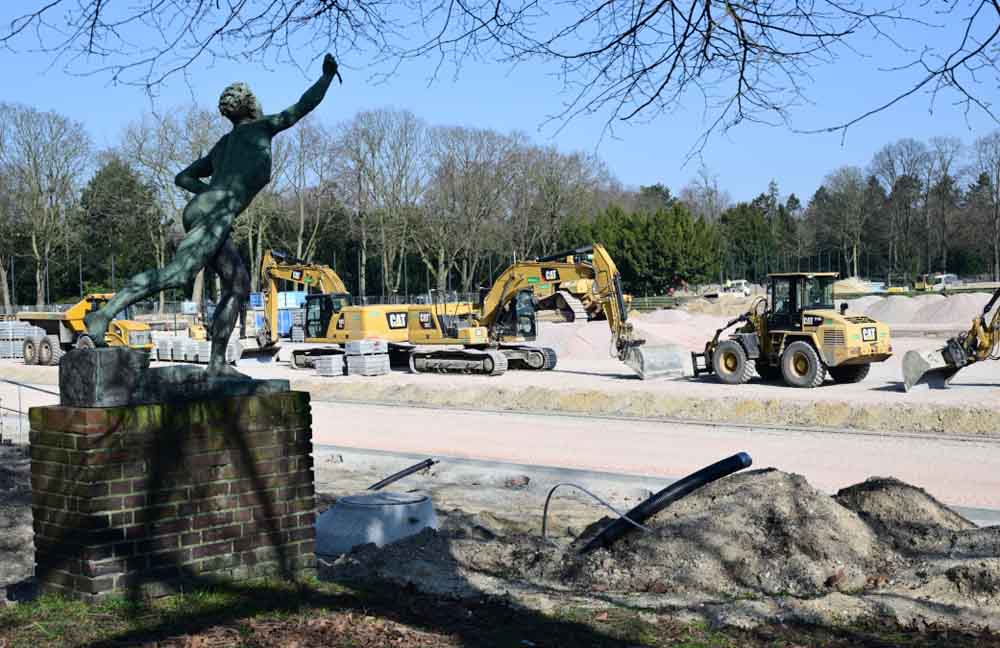 Krefeld: Arbeiten an Edelstahl-Kampfbahn im Zeitplan