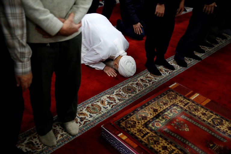 Mann soll in Eingang von Moschee in niedersächsischem Lingen uriniert haben
