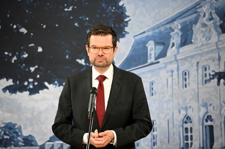 Buschmann hebt Bedeutung von Namensrechts-Reform hervor