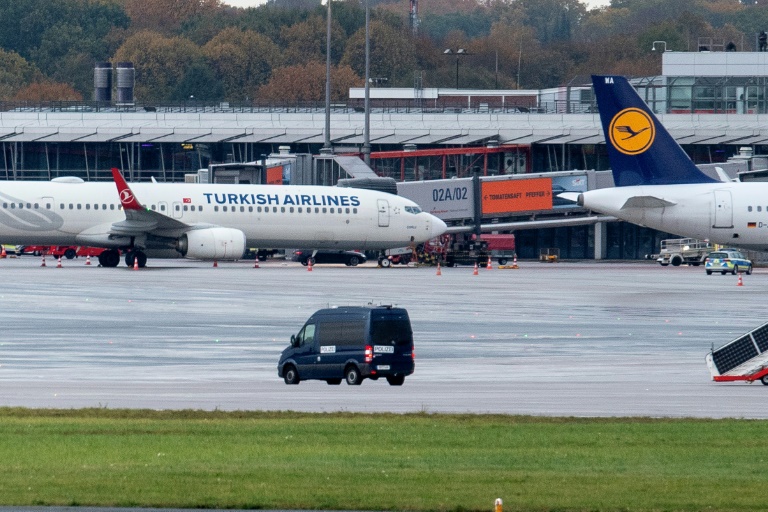 Prozess gegen Mann wegen Entführung von Tochter an Hamburger Flughafen begonnen
