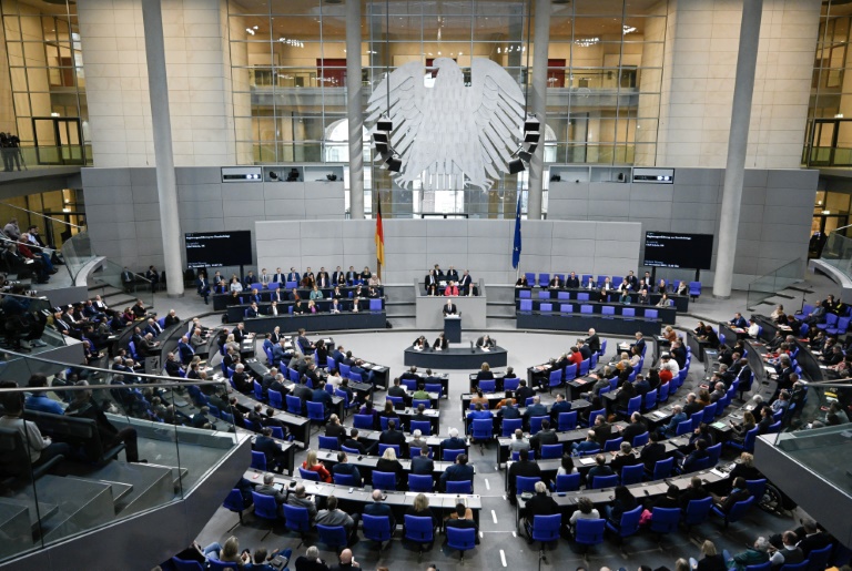 Bundestag berät über Bezahlkarte