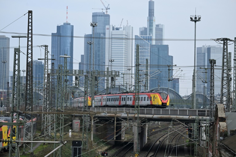 Bauarbeiter in Frankfurt am Main von herabfallendem Gegenstand erschlagen