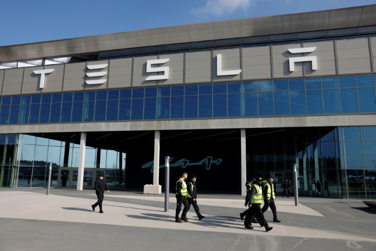 Tesla-Absatz sinkt im ersten Quartal um mehr als acht Prozent