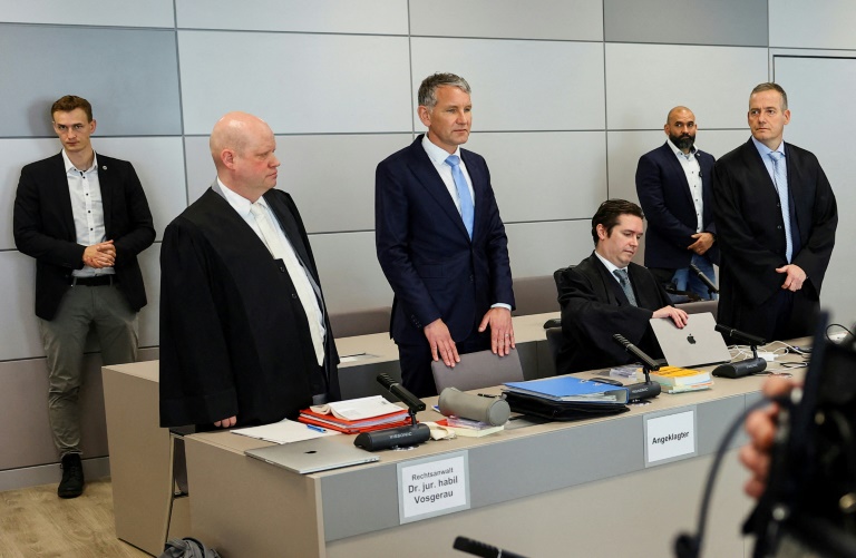 Prozess gegen Höcke wegen NS-Vokabular: Verteidigeranträge verzögern Anklageverlesung