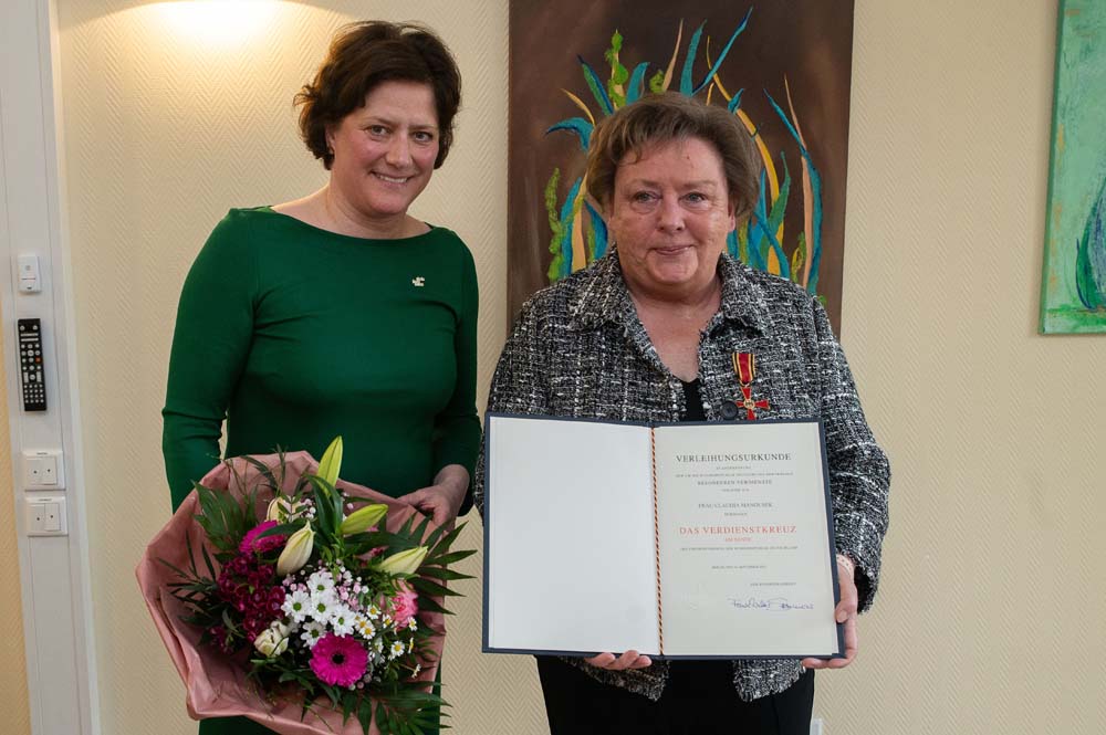 Bundesverdienstkreuz für Claudia Manousek aus Dormagen