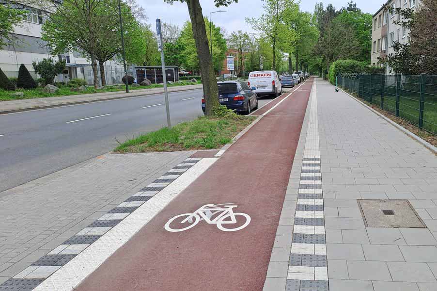 Frische Farbe für Radwege in Düsseldorf