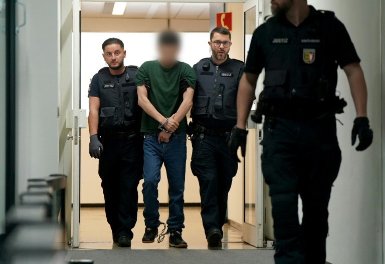 Lebenslange Haft für tödliche Messerattacke in Regionalzug bei Brokstedt 