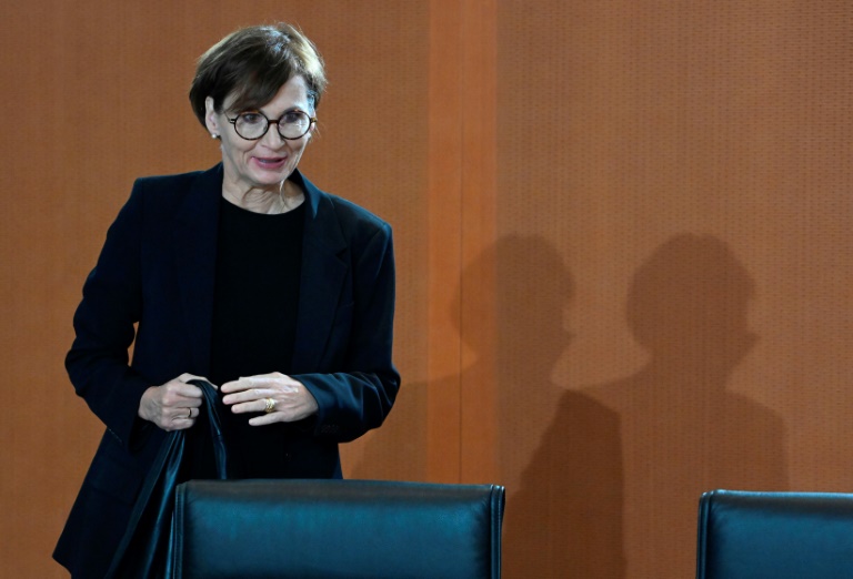 Stark-Watzinger steht im Bundestag zu Fördermittel-Affäre Rede und Antwort
