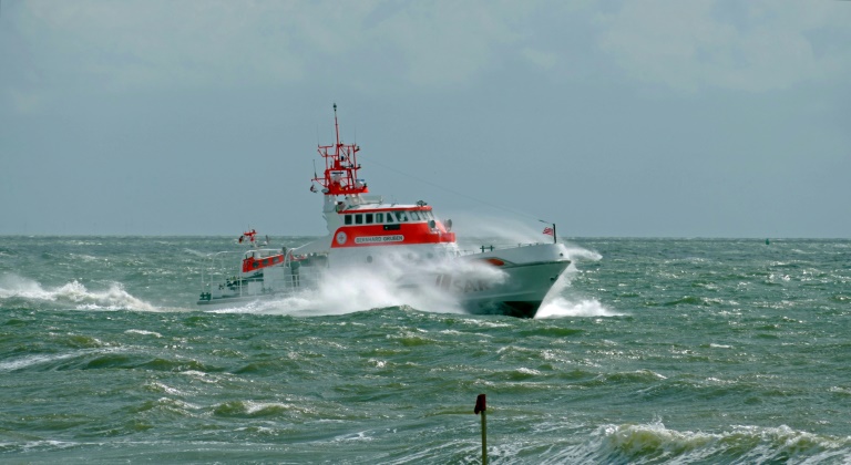 Seenotretter holen über Bord gegangenen Segler aus Nordsee