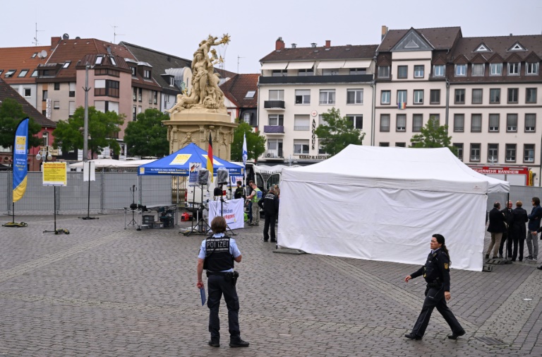 Bundespräsident nimmt an Schweigeminute für getöteten Polizisten in Mannheim teil