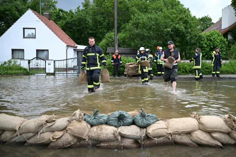 Hochwasserlage in Teilen Süddeutschland spitzt sich zu: Weitere Gemeinden evakuiert